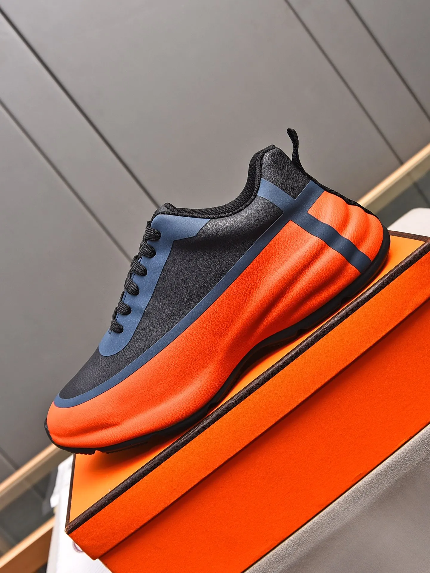 Men's shoes 💰560 [Hermes] New sports shoes Hermès are the most comfortable shoes, no one else⃣️, very light on the feet and very good-looking, you will not feel tired when you go shopping and running around 👍 Very light and comfortable, extremely light, suitable for both sports and leisure, and feel great when stepping on them! It’s up to you to choose, there’s always what you want~ ✔️Material: imported first-layer cowhide ✔️Inner lining: breathable mesh ✔️Outsole: genuine leather bottom ✔️Size: Men’s 38-44 (45 custom-made)